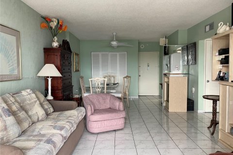 Купить кондоминиум в Санни-Айлс-Бич, Флорида 1 спальня, 65.5м2, № 1007033 - фото 7