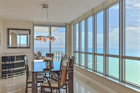 Condominio en venta en Hollywood, Florida, 3 dormitorios, 243.68 m2 № 1238806 - foto 5