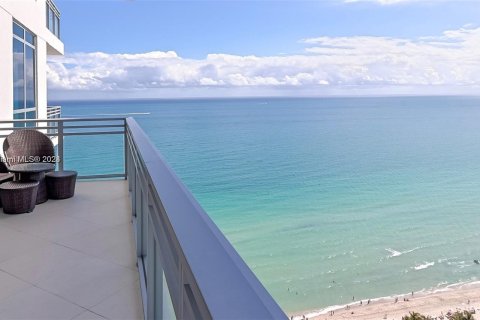 Condominio en venta en Hollywood, Florida, 3 dormitorios, 243.68 m2 № 1238806 - foto 3