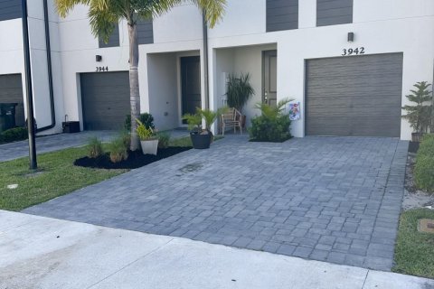 Adosado en venta en Stuart, Florida, 3 dormitorios, 137.03 m2 № 1162054 - foto 2