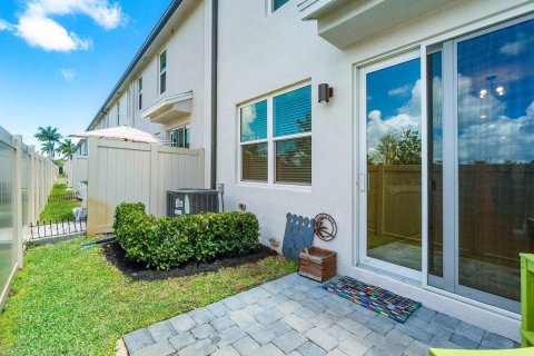 Townhouse in Stuart, Florida 3 bedrooms, 137.03 sq.m. № 1162054 - photo 6