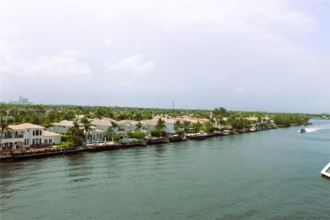 Condo in Hollywood, Florida, 1 bedroom  № 1225607 - photo 24