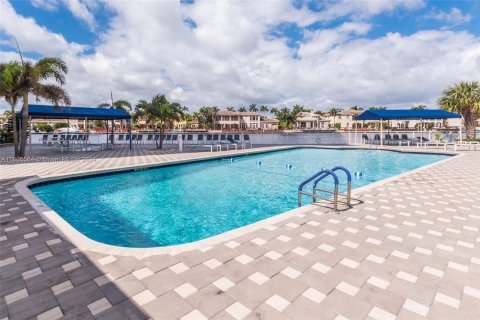 Condo in Hollywood, Florida, 1 bedroom  № 1225607 - photo 4