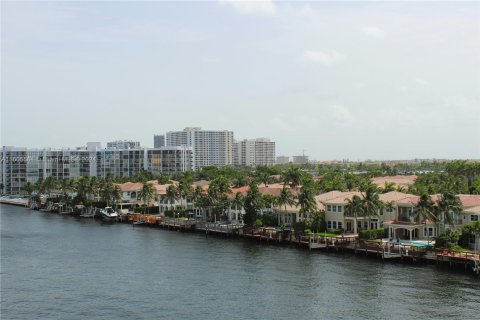 Condo in Hollywood, Florida, 1 bedroom  № 1225607 - photo 22