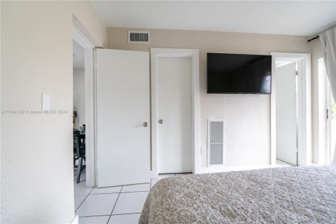 Condo in Hialeah, Florida, 1 bedroom  № 1348732 - photo 3