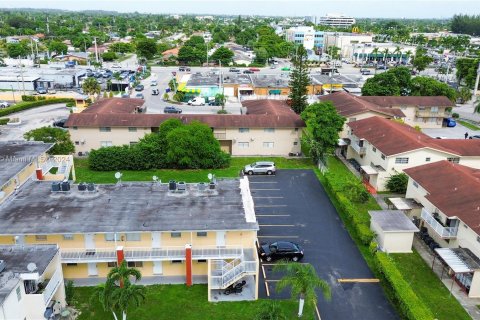 Condo in Hialeah, Florida, 1 bedroom  № 1348732 - photo 14