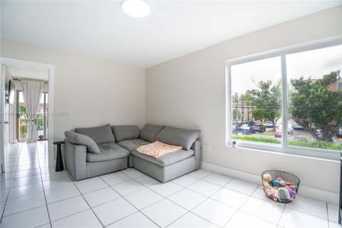 Condo in Hialeah, Florida, 1 bedroom  № 1348732 - photo 5