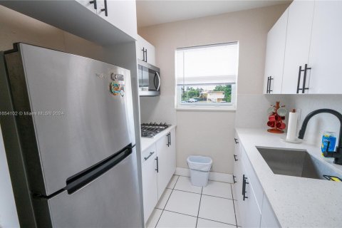 Condo in Hialeah, Florida, 1 bedroom  № 1348732 - photo 7