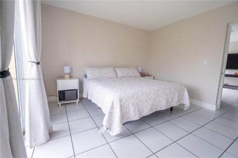 Condo in Hialeah, Florida, 1 bedroom  № 1348732 - photo 10