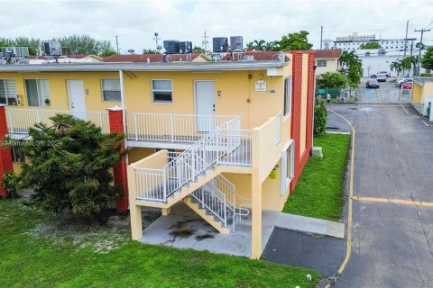 Condo in Hialeah, Florida, 1 bedroom  № 1348732 - photo 1