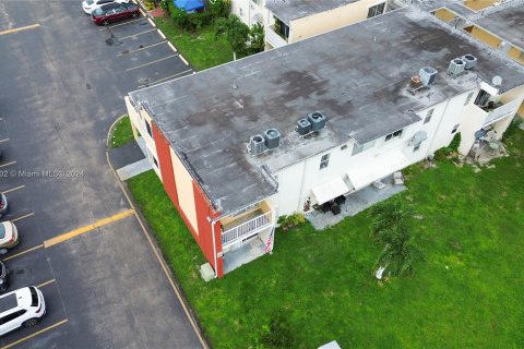 Condo in Hialeah, Florida, 1 bedroom  № 1348732 - photo 13