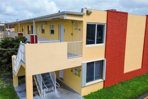 Condo in Hialeah, Florida, 1 bedroom  № 1348732 - photo 20