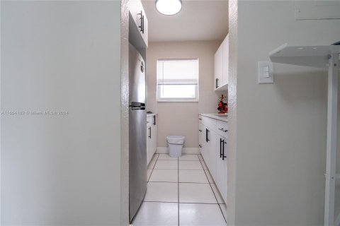 Condo in Hialeah, Florida, 1 bedroom  № 1348732 - photo 6