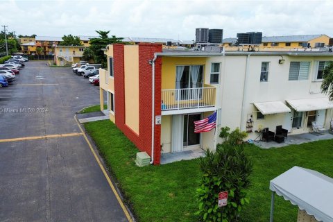 Condo in Hialeah, Florida, 1 bedroom  № 1348732 - photo 12