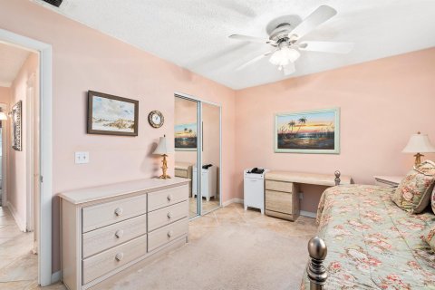 Condo in Stuart, Florida, 2 bedrooms  № 910005 - photo 27