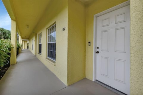 Condo in Punta Gorda, Florida, 2 bedrooms  № 1335076 - photo 1