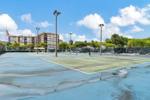 Condominio en venta en Pembroke Pines, Florida, 2 dormitorios, 121.7 m2 № 1178247 - foto 1