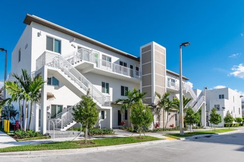 Copropriété à louer à Doral, Floride: 3 chambres, 102.38 m2 № 608051 - photo 2