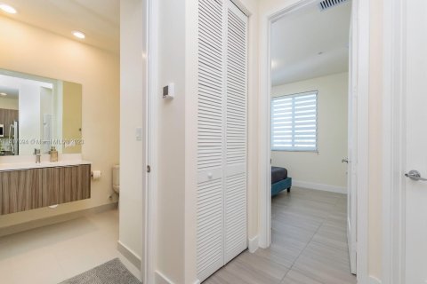 Condominio en alquiler en Doral, Florida, 3 dormitorios, 102.38 m2 № 608051 - foto 10