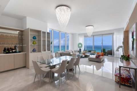 Condominio en venta en Sunny Isles Beach, Florida, 4 dormitorios, 302.12 m2 № 1173594 - foto 16