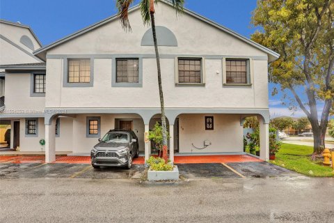Купить кондоминиум в Майами, Флорида 3 спальни, 121.98м2, № 1080891 - фото 2