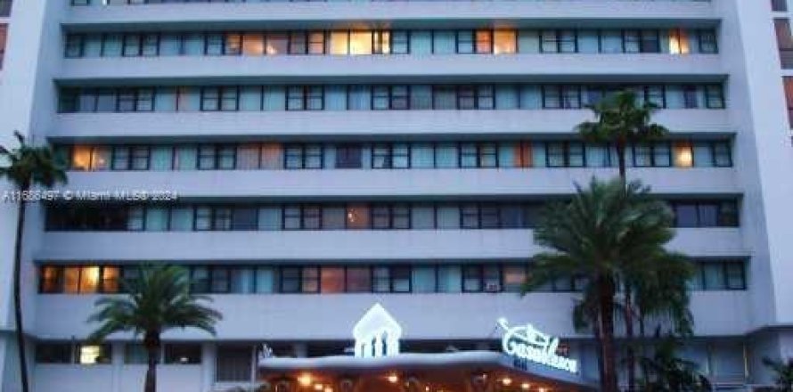 Estudio en el Condominio en Miami Beach, Florida  № 1441530