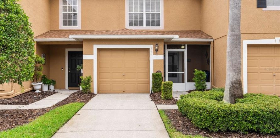 Townhouse in Land O' Lakes, Florida 2 bedrooms, 120.4 sq.m. № 1335683