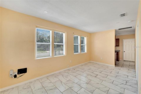 Villa ou maison à vendre à Tampa, Floride: 2 chambres, 63.17 m2 № 1361040 - photo 12