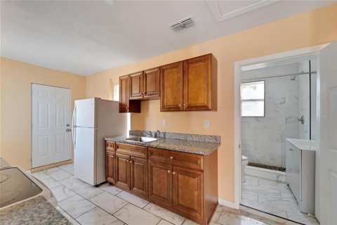 House in Tampa, Florida 2 bedrooms, 63.17 sq.m. № 1361040 - photo 3