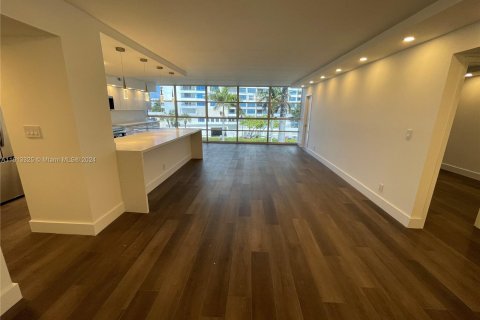 Condominio en venta en Hallandale Beach, Florida, 2 dormitorios, 112.41 m2 № 1234934 - foto 6