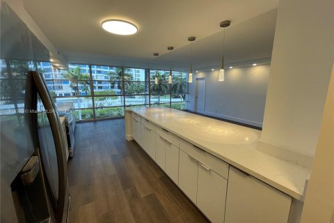 Condominio en venta en Hallandale Beach, Florida, 2 dormitorios, 112.41 m2 № 1234934 - foto 9