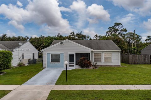 Villa ou maison à vendre à Lake Worth, Floride: 3 chambres, 151.24 m2 № 1309949 - photo 1