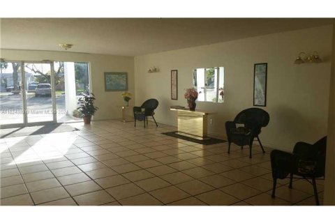 Condo in Lauderhill, Florida, 2 bedrooms  № 1271426 - photo 2