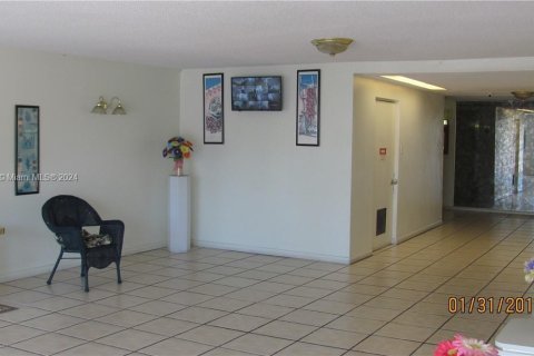 Condo in Lauderhill, Florida, 2 bedrooms  № 1271426 - photo 3