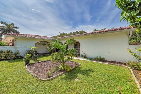 House in Coral Springs, Florida 3 bedrooms, 175.86 sq.m. № 1375996 - photo 9