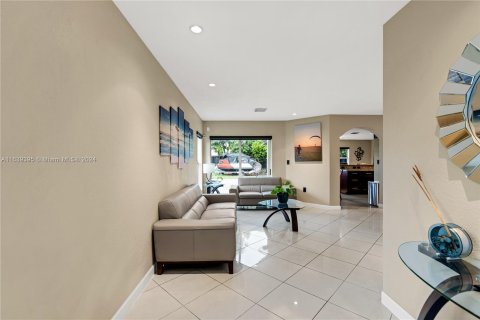 Casa en venta en Miami, Florida, 4 dormitorios, 236.9 m2 № 1321063 - foto 5