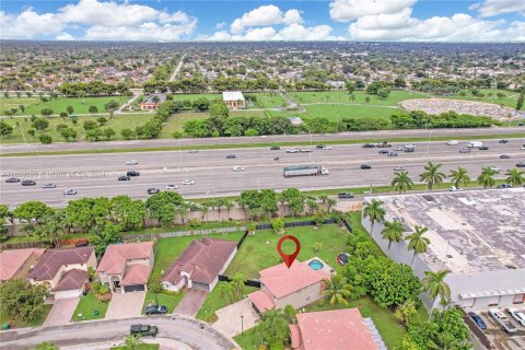 Villa ou maison à vendre à Miami, Floride: 4 chambres, 236.9 m2 № 1321063 - photo 4