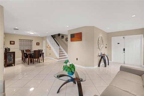 Villa ou maison à vendre à Miami, Floride: 4 chambres, 236.9 m2 № 1321063 - photo 7