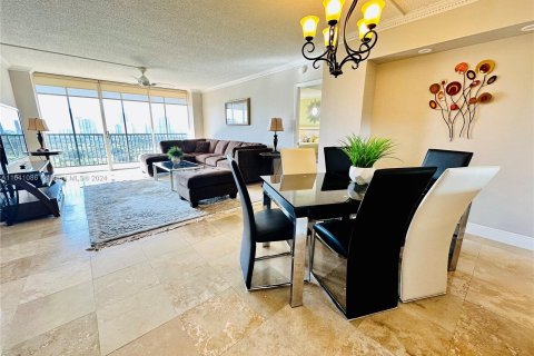 Condominio en venta en Aventura, Florida, 2 dormitorios, 121.98 m2 № 1320945 - foto 1