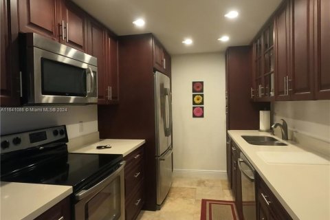 Copropriété à vendre à Aventura, Floride: 2 chambres, 121.98 m2 № 1320945 - photo 11