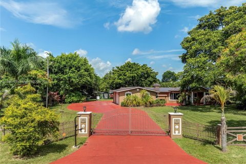 Villa ou maison à vendre à Davie, Floride: 5 chambres, 217.11 m2 № 1309188 - photo 2