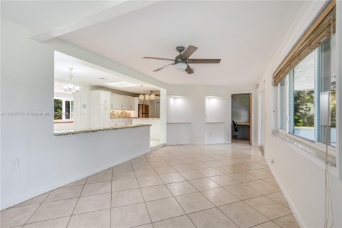 Villa ou maison à vendre à Davie, Floride: 5 chambres, 217.11 m2 № 1309188 - photo 11