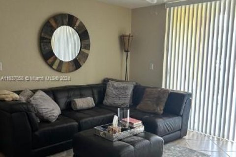 Condo in Hypoluxo, Florida, 2 bedrooms  № 1309189 - photo 15