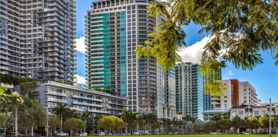 Condominio en Miami, Florida, 2 dormitorios  № 1355064