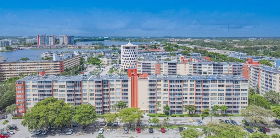 Condo in Miami, Florida, 2 bedrooms  № 1355060