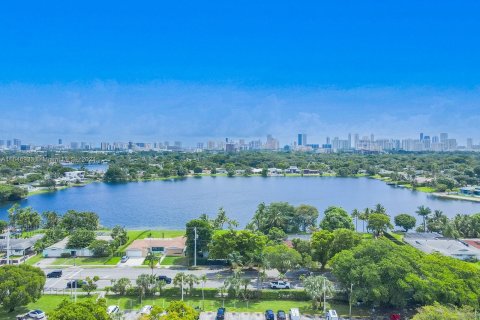 Condominio en venta en Miami, Florida, 2 dormitorios, 122.17 m2 № 1355060 - foto 8