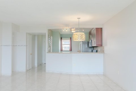 Condo in Miami, Florida, 2 bedrooms  № 1355060 - photo 12