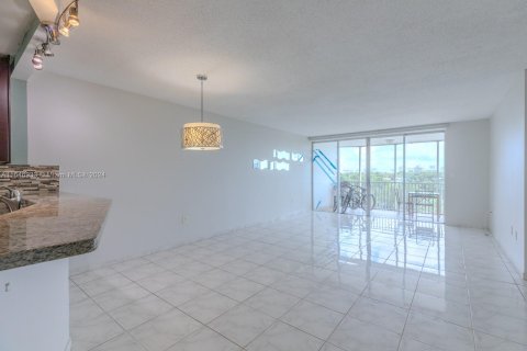 Condo in Miami, Florida, 2 bedrooms  № 1355060 - photo 3