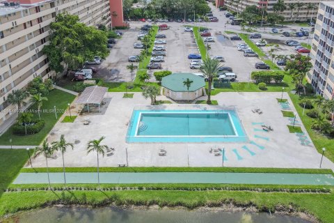 Condo in Miami, Florida, 2 bedrooms  № 1355060 - photo 30