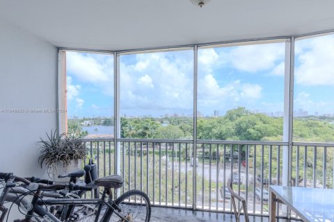 Condo in Miami, Florida, 2 bedrooms  № 1355060 - photo 7